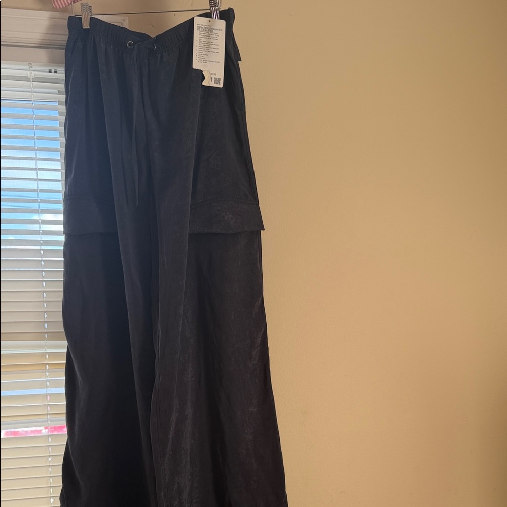 Lululemon Matte Satin Relaxed-Fit Mid-Rise Cargo Pant M Grey